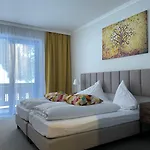 Haas Hotel